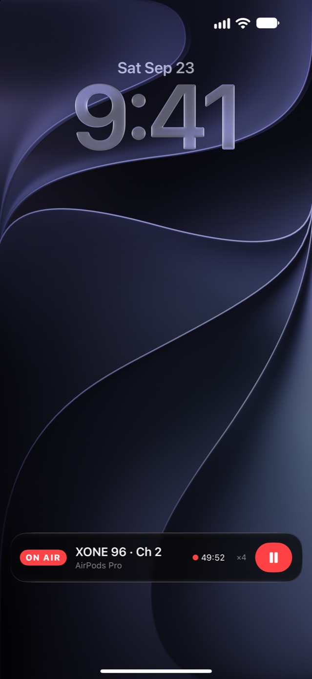 Lock Screen with the ON AIR switch and the recording timer